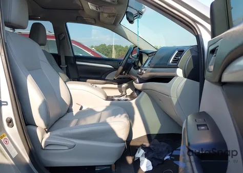 2015 Toyota Highlander Xle из США, поврежденный, VIN 5TDKKRFH9FS109342